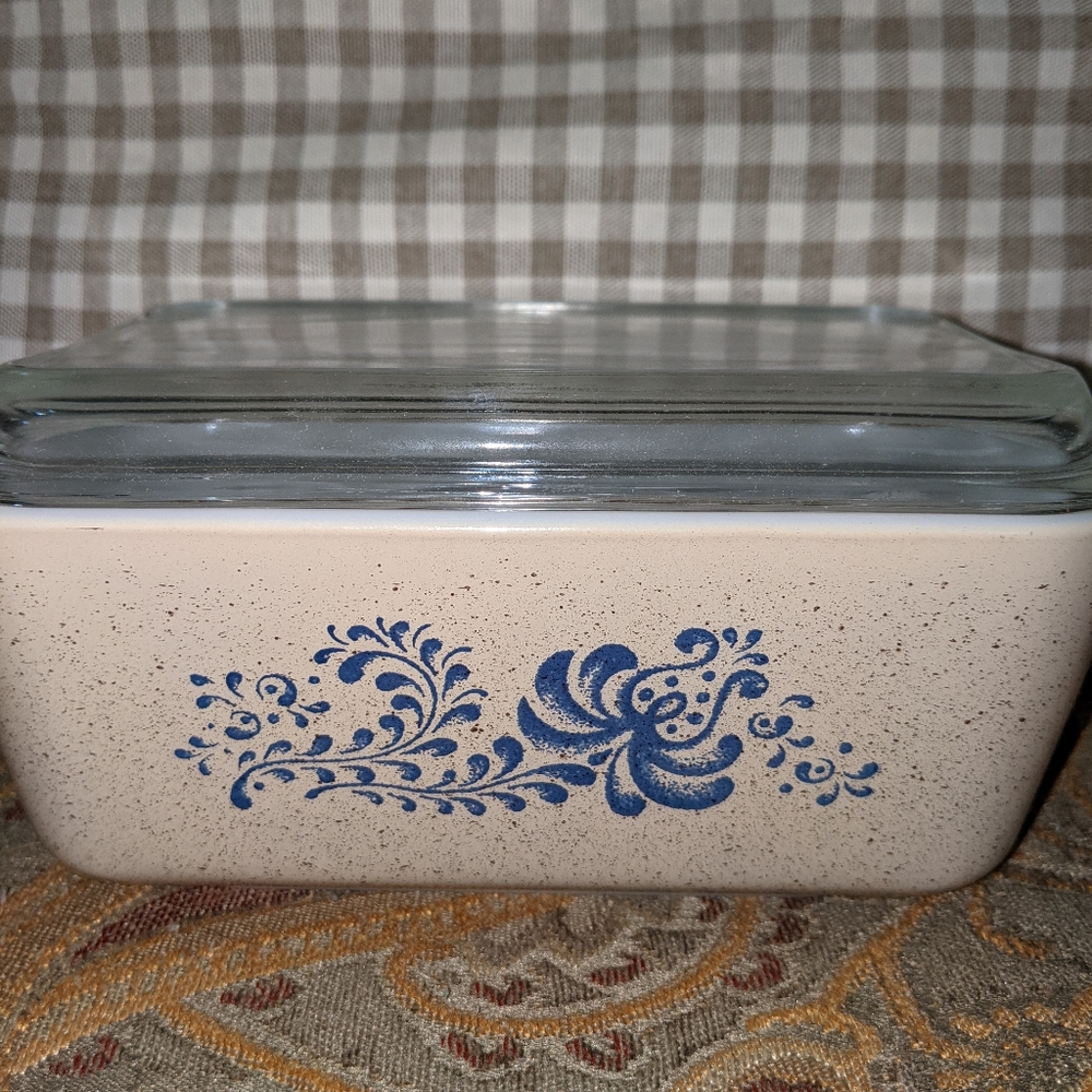 Vintage pyrex homestead refrigerator dish
